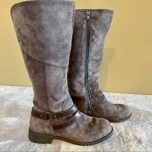 Woman’s North Face boots